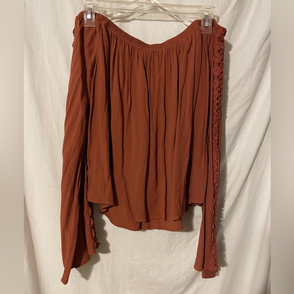 OFF SHOULDER CROPPED LONG SLEEVE SIZE MEDIUM